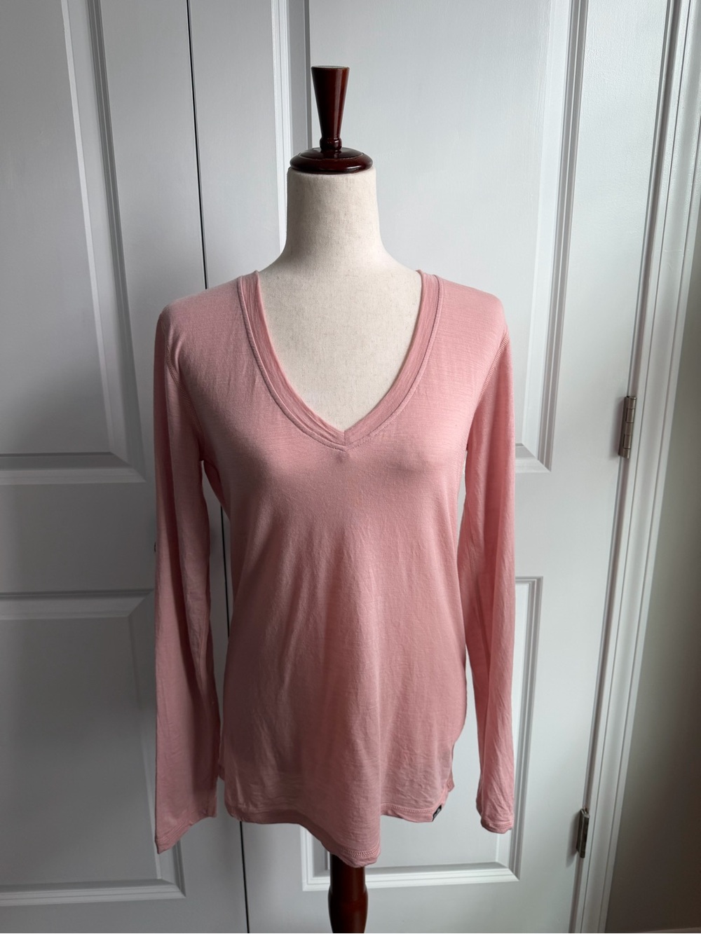 Woolly Women’s V Neck Long Sleeve Top Light Pink FLAWED Size Large